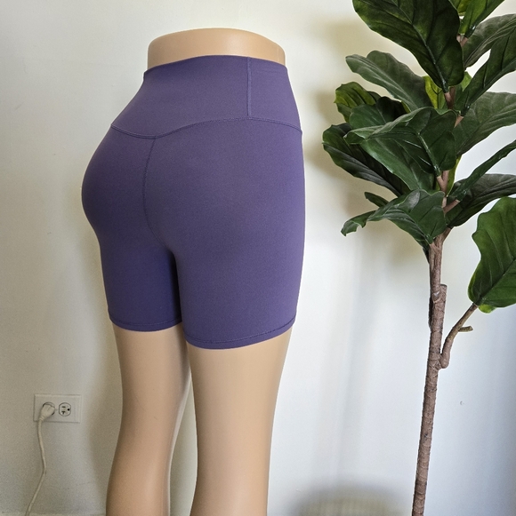 Vuori AllTheFeels Short 4" Women Size S Gym Sporty Lilac Color - Picture 6 of 10